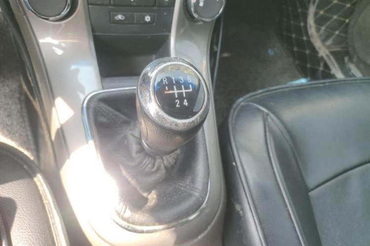 Used Chevrolet Cruze 2015 1.5L Classic SE MT Gear Lever