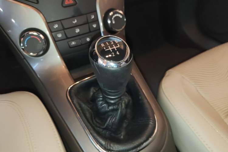 Used Chevrolet Cruze 2015 1.5L Classic SE MT Gear Lever