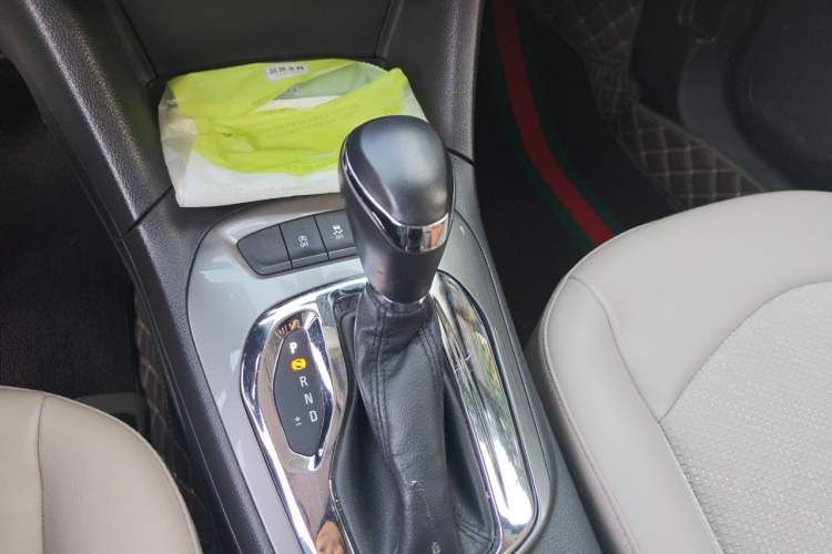 Used Chevrolet Cruze 2015 1.5L Automatic Luxury Edition Gear Lever