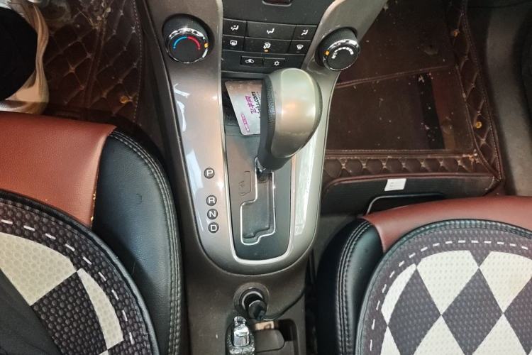 Used Chevrolet Cruze 2015 1.5L Classic SE AT Gear Lever