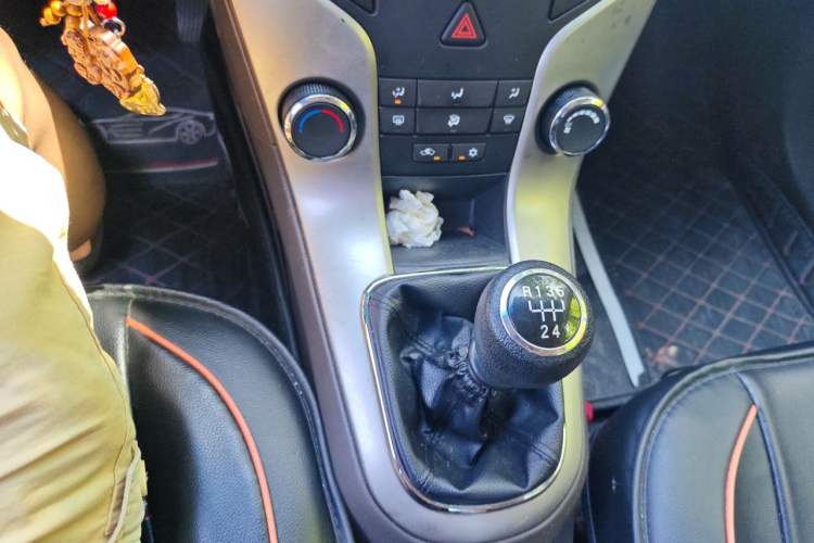 Used Chevrolet Cruze 2015 1.5L Classic SL MT Gear Lever