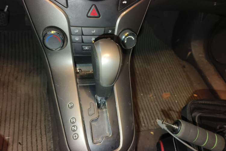 Used Chevrolet Cruze 2015 1.5L Classic SE AT Gear Lever