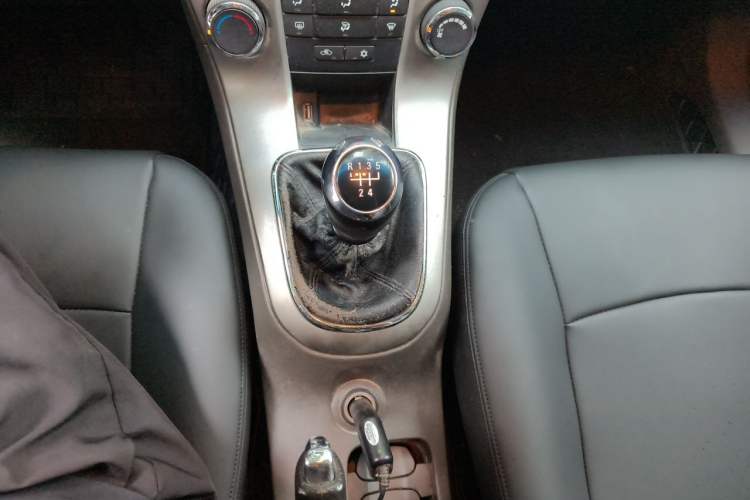 Used Chevrolet Cruze 2015 1.5L Classic SL MT Gear Lever