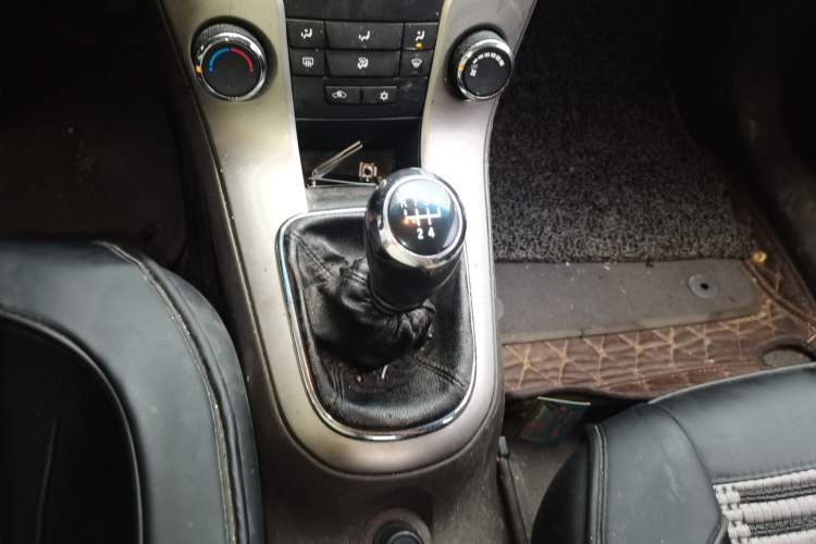 Used Chevrolet Cruze 2015 1.5L Classic SL MT Gear Lever