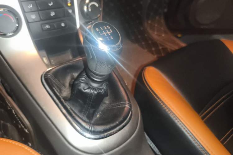 Used Chevrolet Cruze 2015 1.5L Classic SL MT Gear Lever