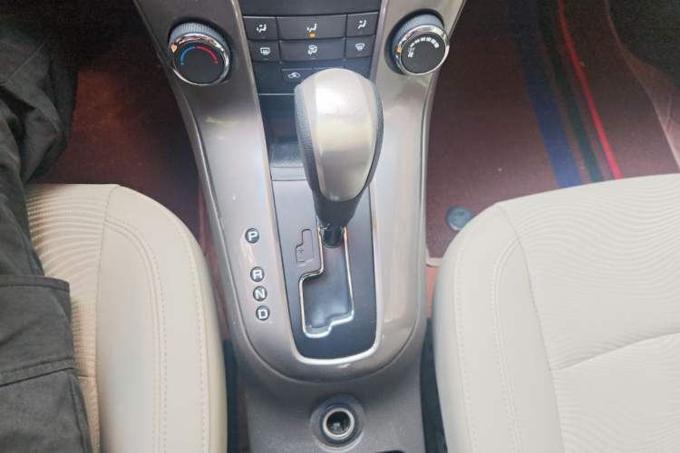 Used Chevrolet Cruze 2015 1.5L Classic SE AT Gear Lever