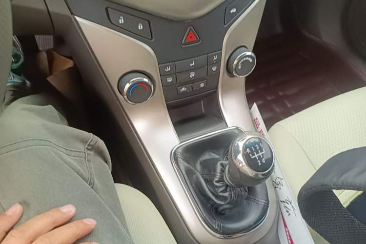 Used Chevrolet Cruze 2015 1.5L Classic SL MT Gear Lever