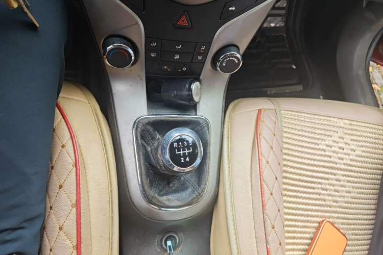 Used Chevrolet Cruze 2015 1.5L Classic SL MT Gear Lever
