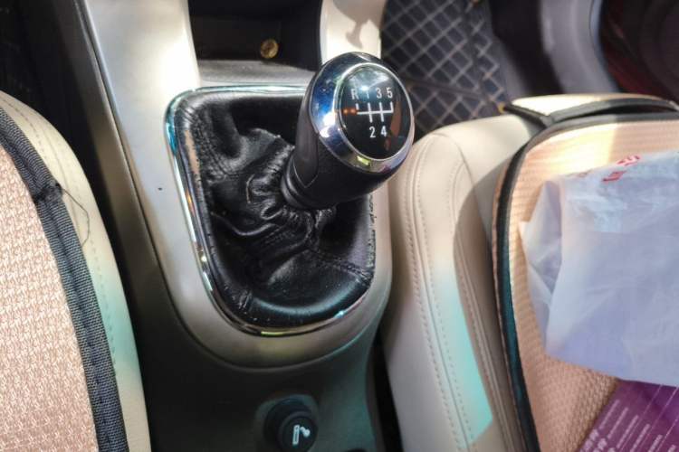 Used Chevrolet Cruze 2015 1.5L Classic SL MT Gear Lever