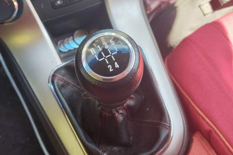 Used Chevrolet Cruze 2015 1.5L Classic SL MT Gear Lever