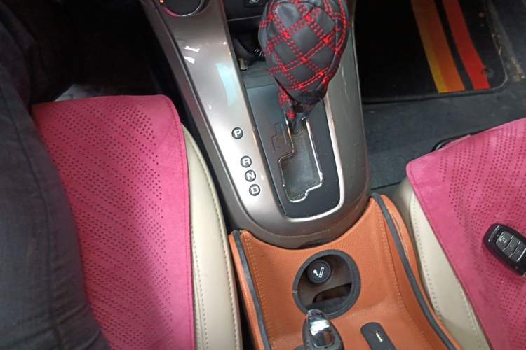 Used Chevrolet Cruze 2015 1.5L Classic SE AT Gear Lever