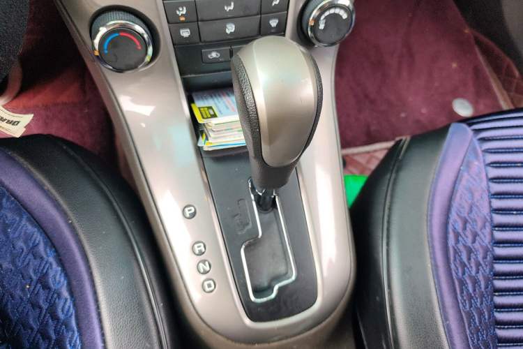 Used Chevrolet Cruze 2015 1.5L Classic SE AT Gear Lever