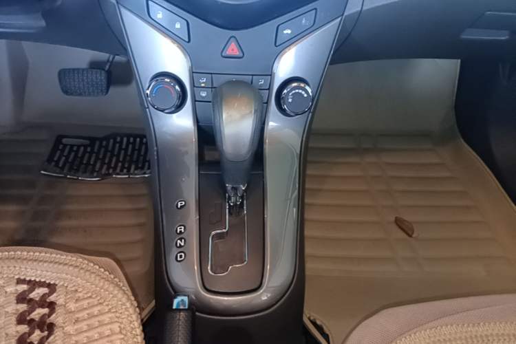 Used Chevrolet Cruze 2015 1.5L Classic SE AT Gear Lever
