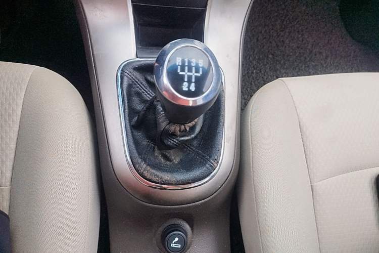 Used Chevrolet Cruze 2015 1.5L Classic SL MT Gear Lever