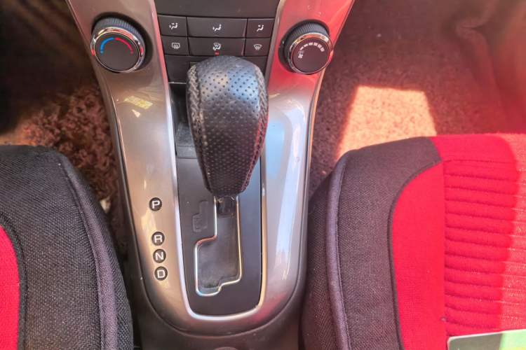 Used Chevrolet Cruze 2015 1.5L Classic SE AT Gear Lever