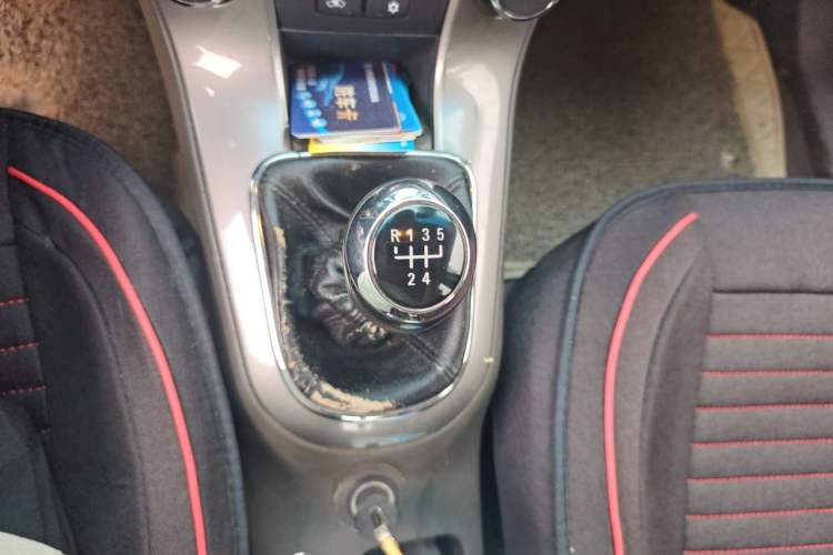 Used Chevrolet Cruze 2015 1.5L Classic SE MT Gear Lever