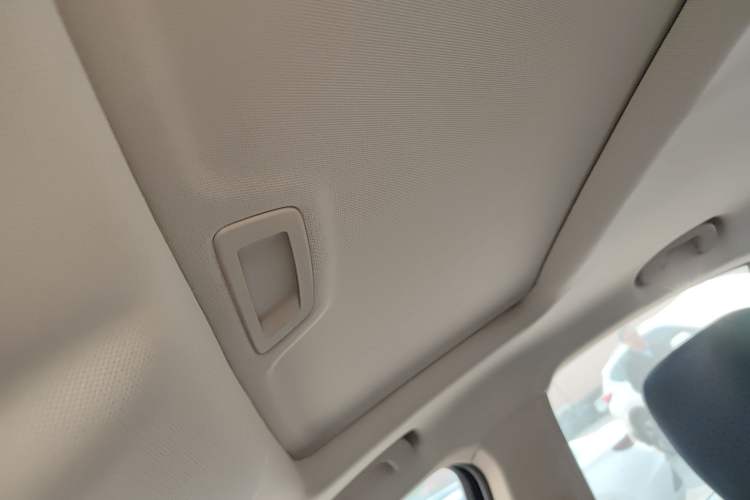 Used Chevrolet Cruze 2015 1.5L Classic SE MT Headliner