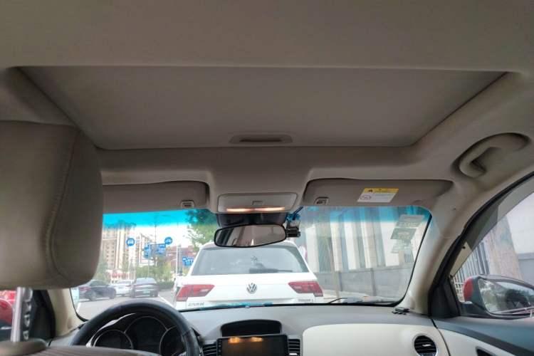 Used Chevrolet Cruze 2015 1.5L Classic SE MT Headliner