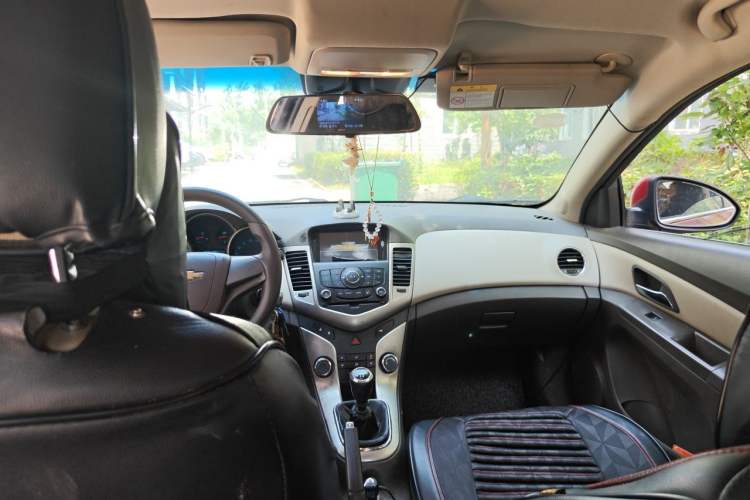 Used Chevrolet Cruze 2015 1.5L Classic SE MT Headliner