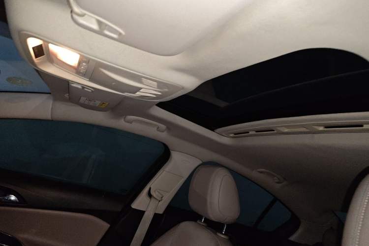 Used Chevrolet Cruze 2015 1.5L Automatic Luxury Edition Headliner