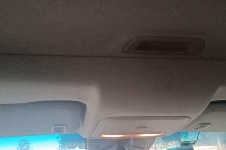 Used Chevrolet Cruze 2015 1.5L Classic SE MT Headliner