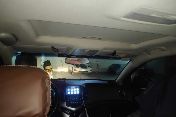 Used Chevrolet Cruze 2015 Hatchback 1.6L Automatic Comfort Edition Headliner