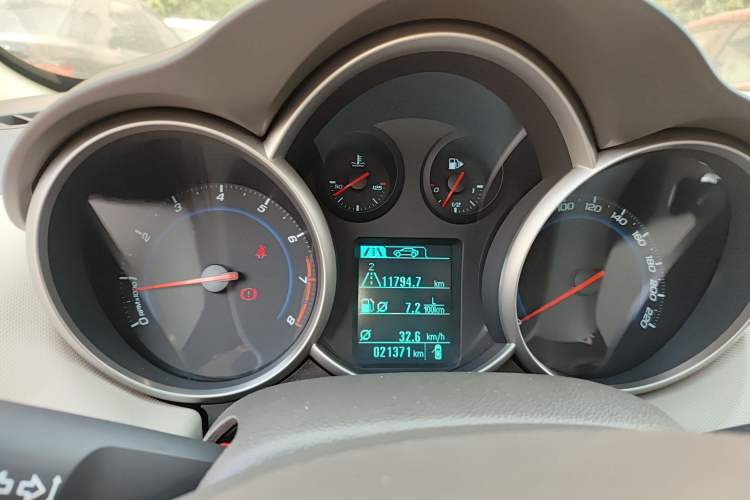 Used Chevrolet Cruze 2015 1.5L Classic SE MT Instrument Cluster