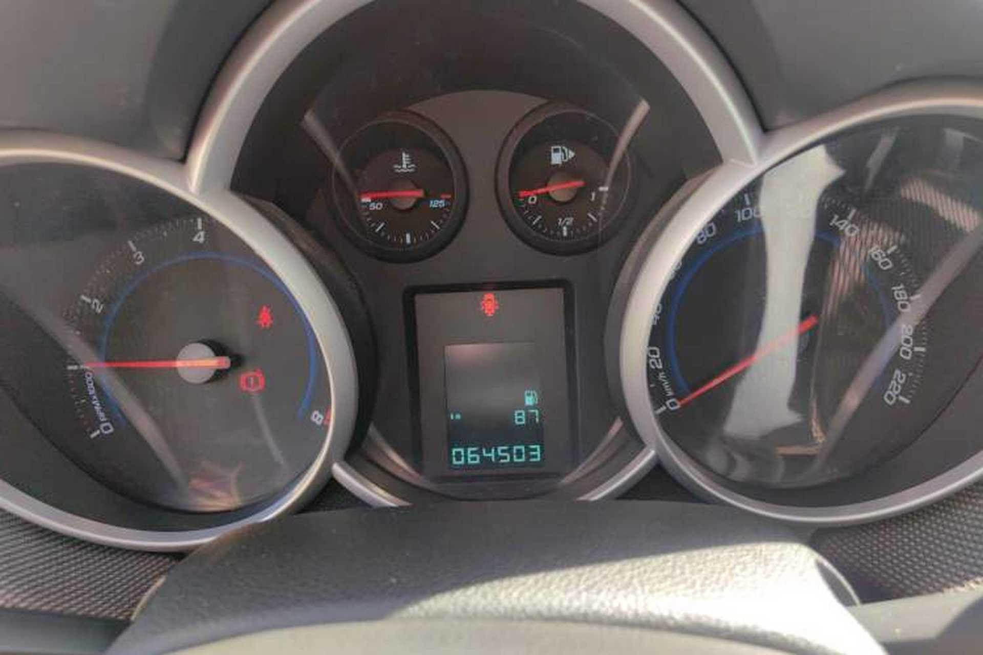 Used Chevrolet Cruze 2015 Hatchback 1.6L Manual Comfort Edition Instrument Cluster