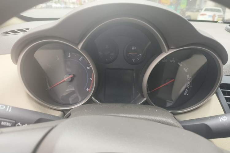 Used Chevrolet Cruze 2015 1.5L Classic SE AT Instrument Cluster