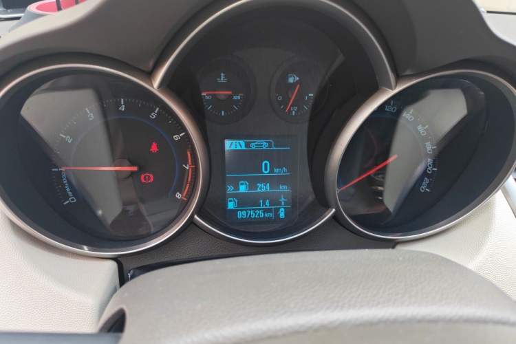 Used Chevrolet Cruze 2015 1.5L Classic SL MT Instrument Cluster