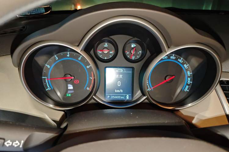 Used Chevrolet Cruze 2015 1.5L Classic SE AT Instrument Cluster