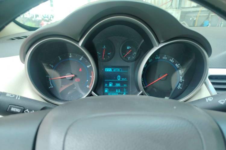 Used Chevrolet Cruze 2015 1.5L Classic SE MT Instrument Cluster