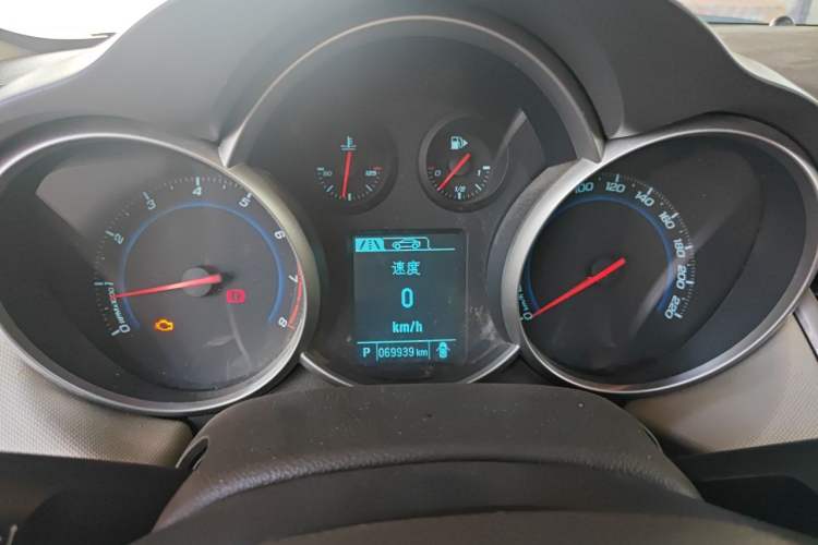 Used Chevrolet Cruze 2015 1.5L Classic SE AT Instrument Cluster
