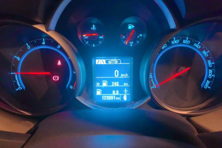Used Chevrolet Cruze 2015 1.5L Classic SE MT Instrument Cluster
