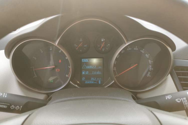Used Chevrolet Cruze 2015 1.5L Classic SL MT Instrument Cluster