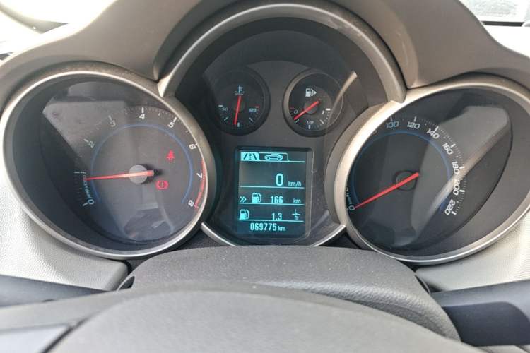 Used Chevrolet Cruze 2015 1.5L Classic SL MT Instrument Cluster