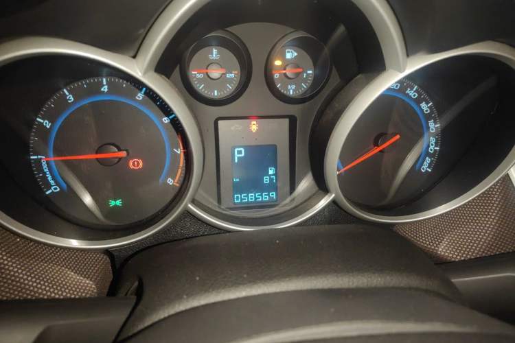 Used Chevrolet Cruze 2015 Hatchback 1.6L Automatic Comfort Edition Instrument Cluster