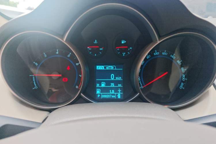 Used Chevrolet Cruze 2015 1.5L Classic SE AT Instrument Cluster