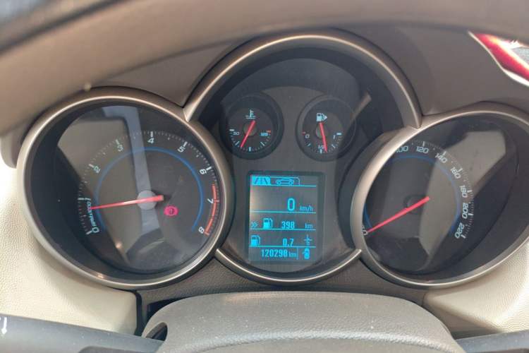 Used Chevrolet Cruze 2015 1.5L Classic SL MT Instrument Cluster