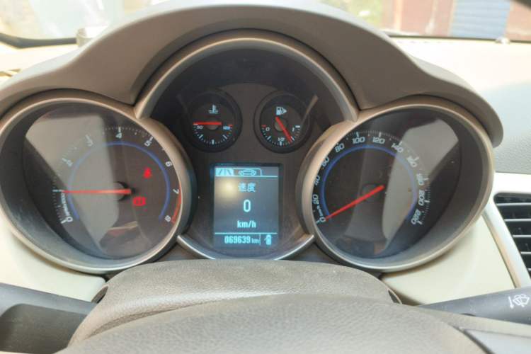 Used Chevrolet Cruze 2015 1.5L Classic SL MT Instrument Cluster