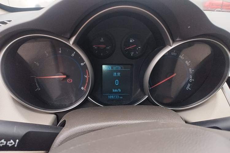 Used Chevrolet Cruze 2015 1.5L Classic SL MT Instrument Cluster
