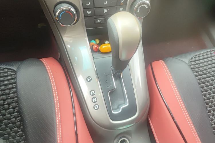 Used Chevrolet Cruze 2015 1.5L Classic SE AT Interior 1