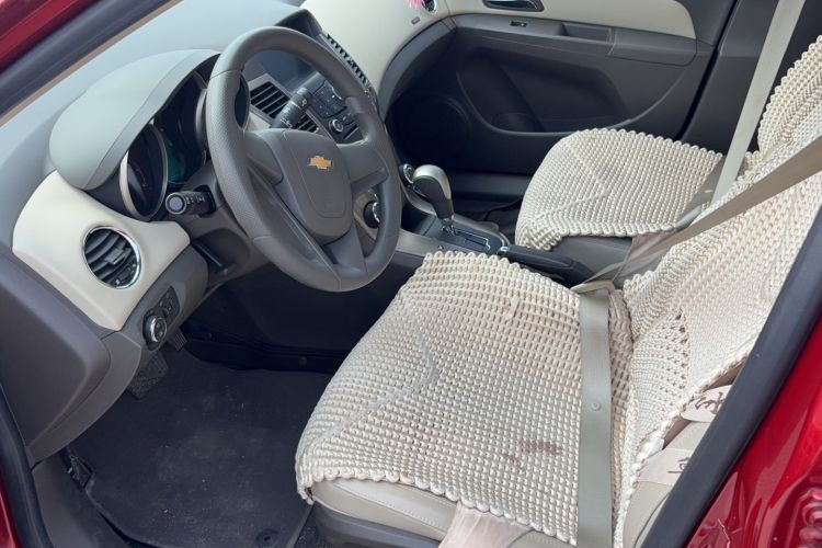 Used Chevrolet Cruze 2015 1.5L Classic SE AT Interior 1