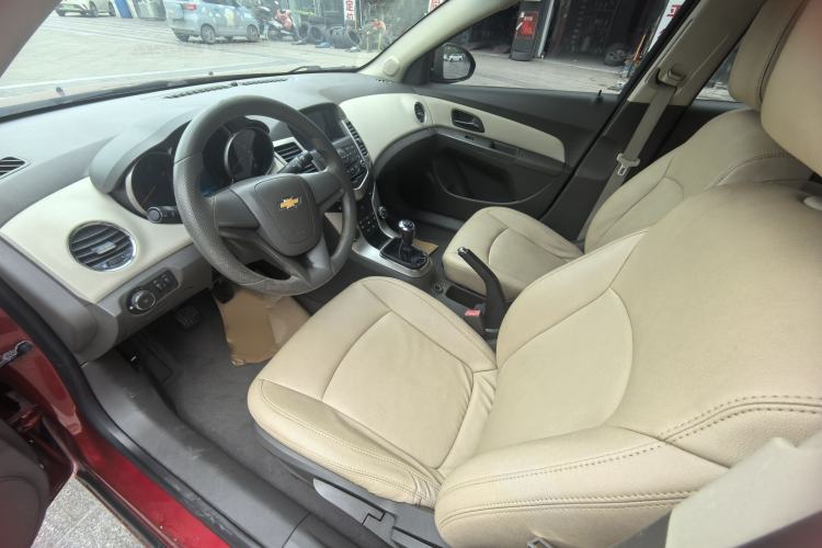 Used Chevrolet Cruze 2015 1.5L Classic SL MT Interior 2