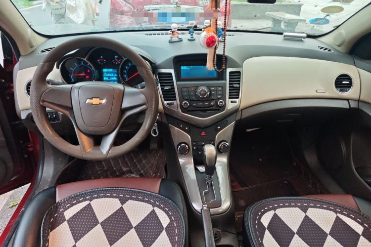 Used Chevrolet Cruze 2015 1.5L Classic SE AT Interior 2
