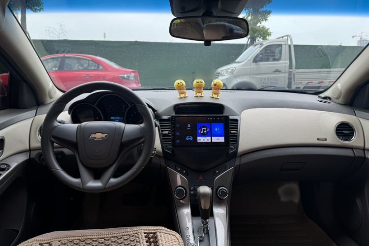 Used Chevrolet Cruze 2015 1.5L Classic SE AT Interior 2