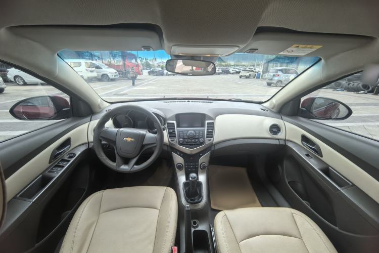 Used Chevrolet Cruze 2015 1.5L Classic SL MT Interior 3