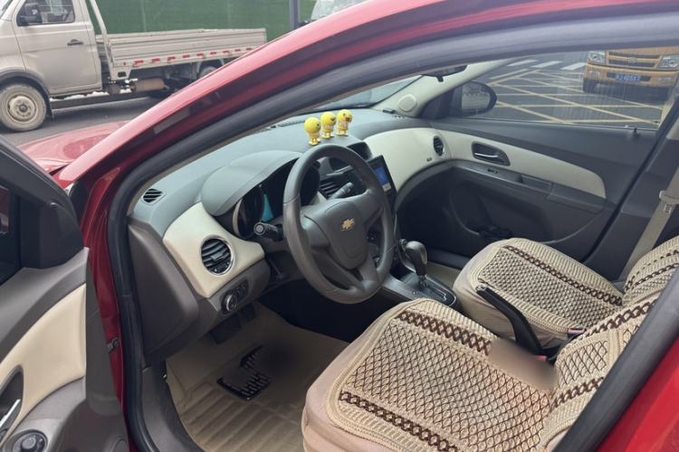 Used Chevrolet Cruze 2015 1.5L Classic SE AT Interior 3
