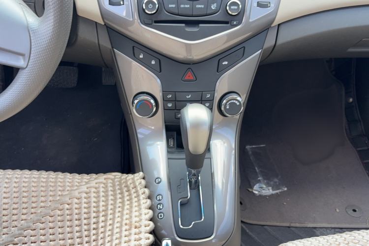 Used Chevrolet Cruze 2015 1.5L Classic SE AT Interior 4