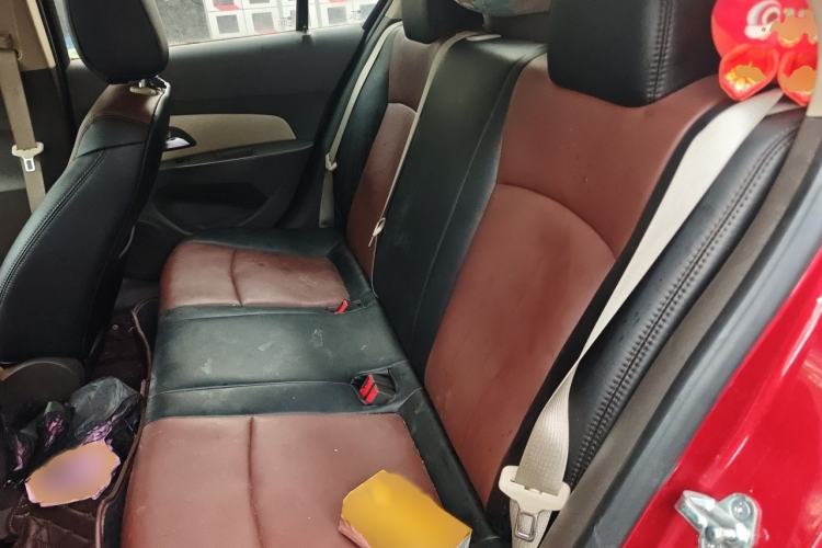 Used Chevrolet Cruze 2015 1.5L Classic SE AT Interior 4